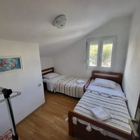 Leona Rogoznica (Sibenik-Knin)