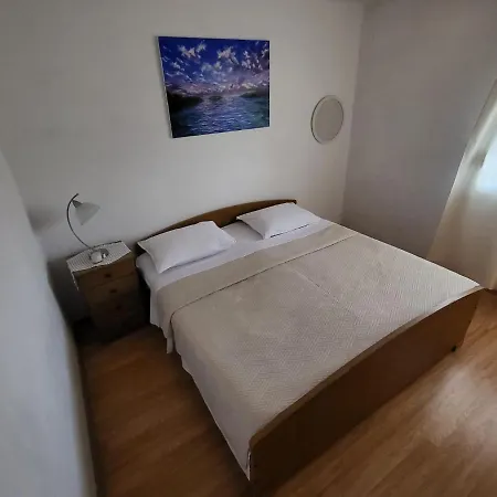 Apartment Leona *